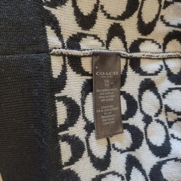 Coach winter hat and scarf set - Picture 5 of 7